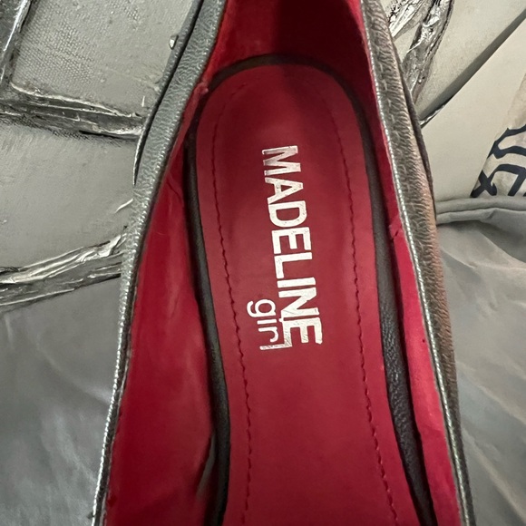 Size 8 1/2 Gray Platform Studded Pumps - Picture 9 of 10